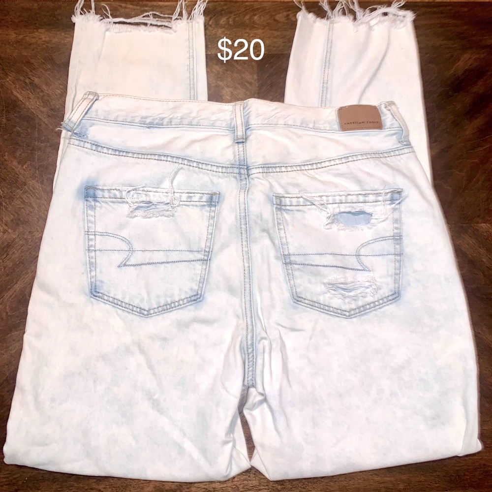 American Eagle Light Wash Skinny Jeans